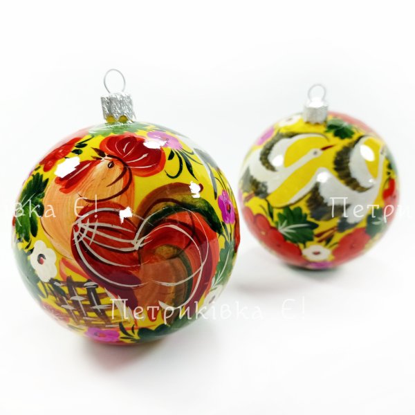 Ялинкова куля з Петриківським розписом "№9 з лелеками, півником та курочкою"