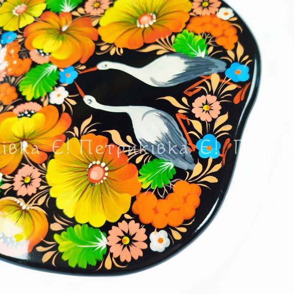 Доска яблоко большое (29х20 см) с Петриковской росписью "Пара аистов"