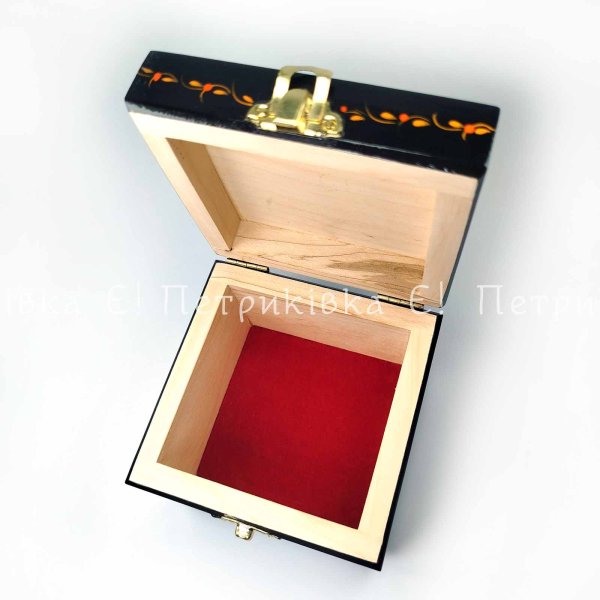 Шкатулка прямокутна  з Петриківським розписом 11 *11*10,5 см "З пташками" з бархатом