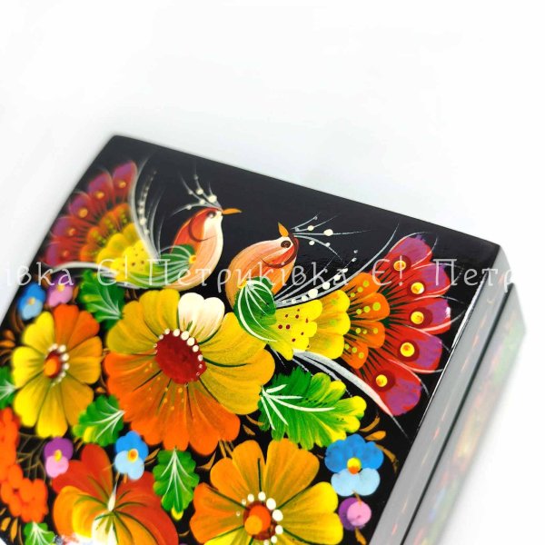 Шкатулка прямокутна  з Петриківським розписом 11 *11*10,5 см "З пташками" з бархатом