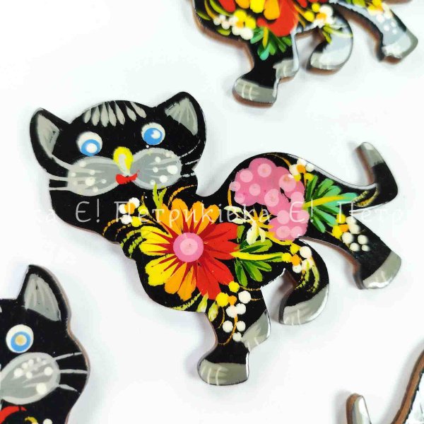 Магнит с Петриковской росписью "Чёрный кот" (ширина 8 см)