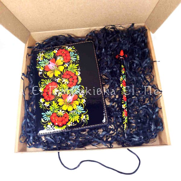 Подарунковий набір з Петриківським розписом "Блокнот із ручкою". Подарункова упаковка