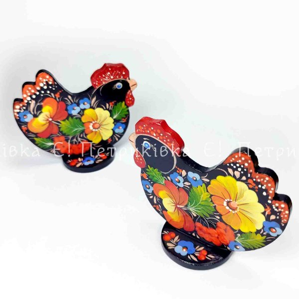 Квочечка на підставці з Петриківським розписом чорна (10х8,5 см)