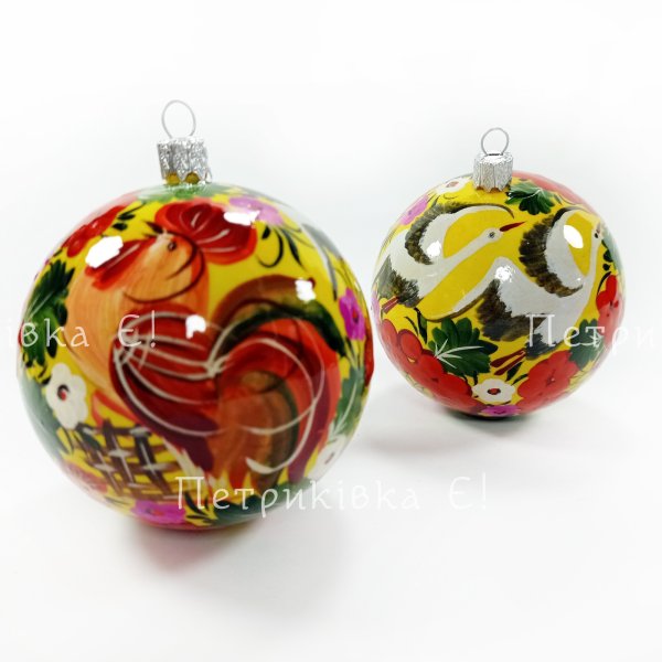 Ялинкова куля з Петриківським розписом "№9 з лелеками, півником та курочкою"